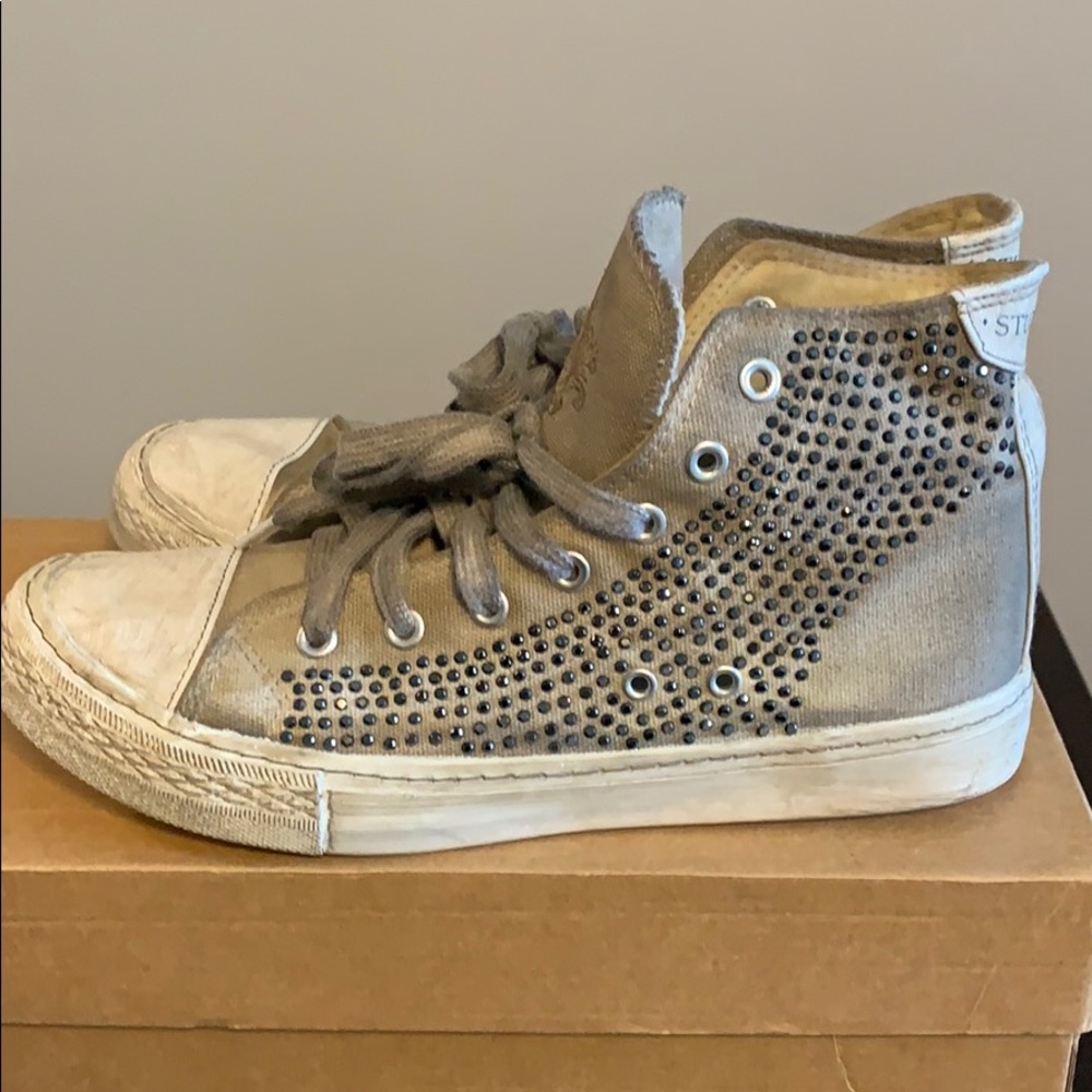 Studswar high top sneakers